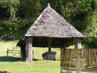 L‘oratoire devant l‘église de Carlat
