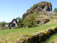 Le rocher de Carlat - Paroisse de la Croix Saint Pierre