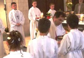 1ère communion église d‘ Arpajon sur Cère juin 2014