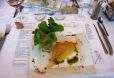 Friand au bleu et salade sur set de table en chansons