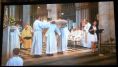 Paul est revêtu de la chasuble