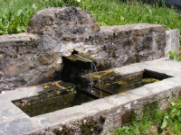 Fontaine devant l‘église de Roussy