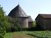 Eglise de Senilhes au milieu des jardins