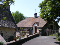 Maisons proches de l‘église de St-Etienne de Carlat