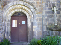 Porche de l‘église de St Etienne de Carlat