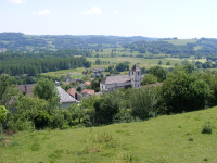Village de Yolet pris dans son écrin de verdure - Paroisse de la Croix Saint Pierre